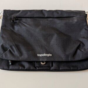 Black Topologie Flat Sacoche